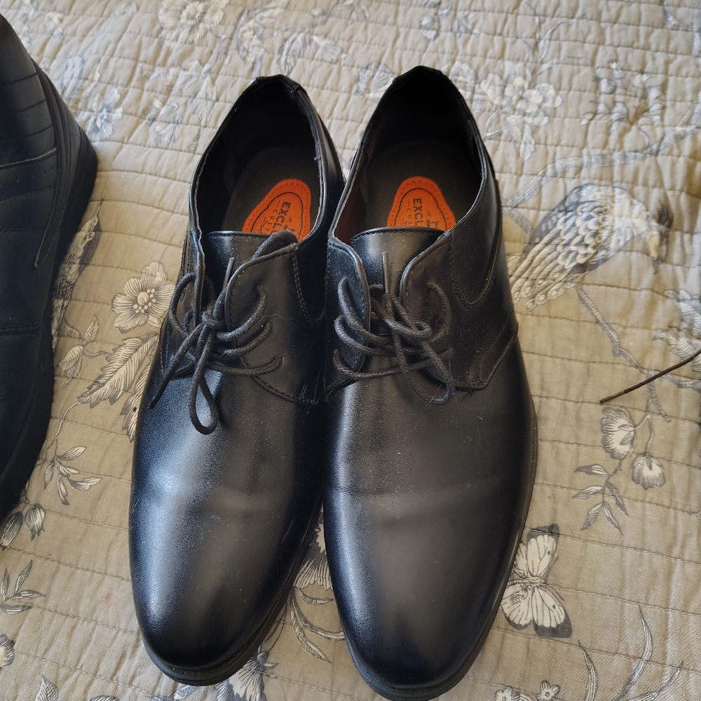 Sleek Black Leather Oxfords with Rounded Toe